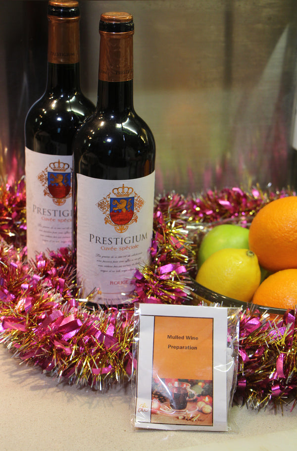 Mulled Wine Kit with red wine, fruits, etc.